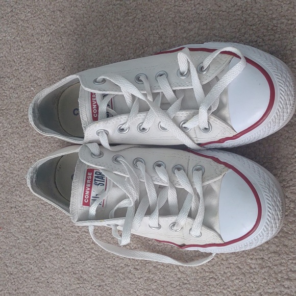White Low Rise Converse💟 - Picture 2 of 3